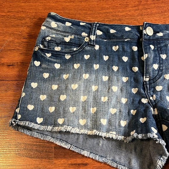 Jalate heart denim shorts juniors size 11 white & blue with faded look - Picture 2 of 7